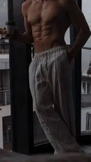 ai character: Carlo background