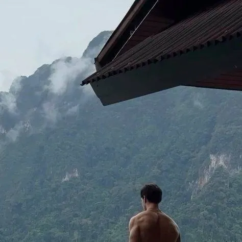 chat with ai character: Carlo