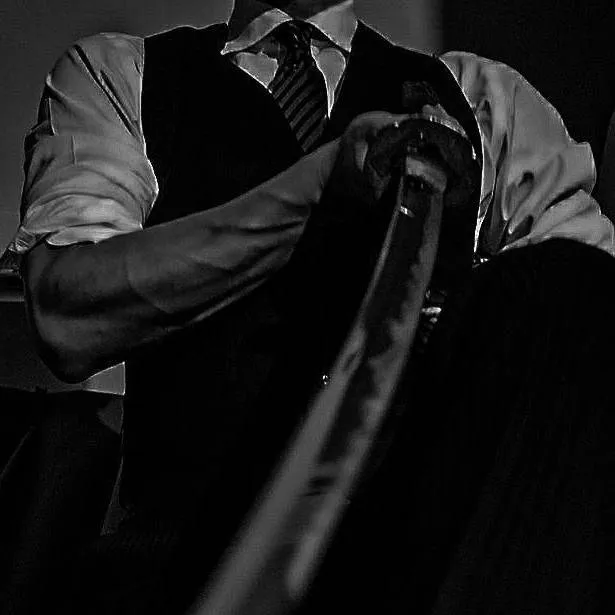 chat with ai character: Carlo 🍷💢🔪