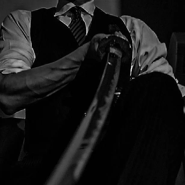 chat with ai character: Carlo💢🔪