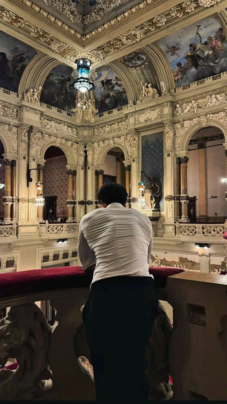 ai character: Carlo 🔪🍷 background