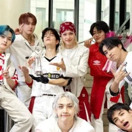 chat with ai character: Stray Kids!