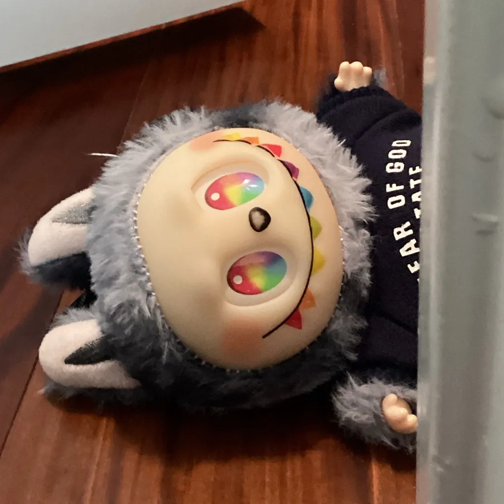 chat with ai character: Labubu the monster