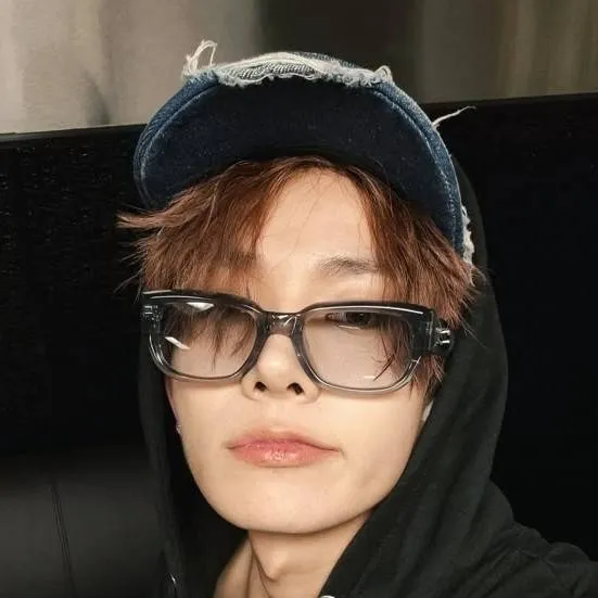 chat with ai character: Lee heeseung