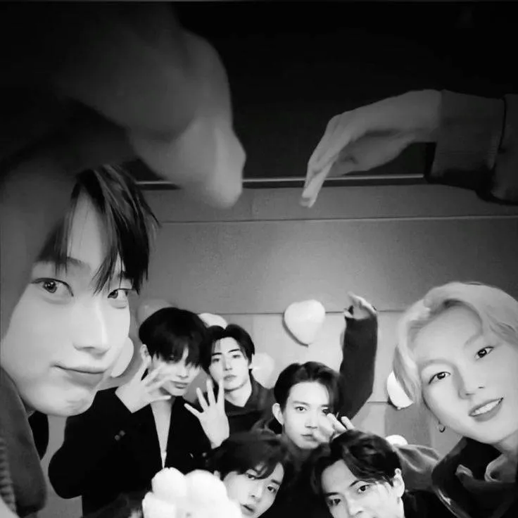 chat with ai character: enhypen