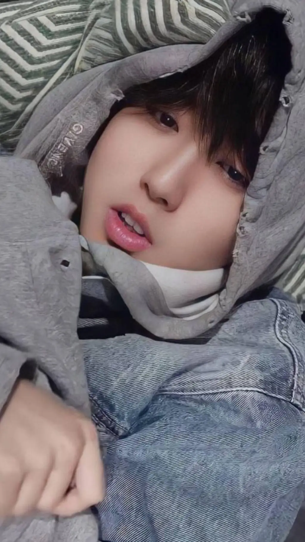 ai character: "Han Jisung" background