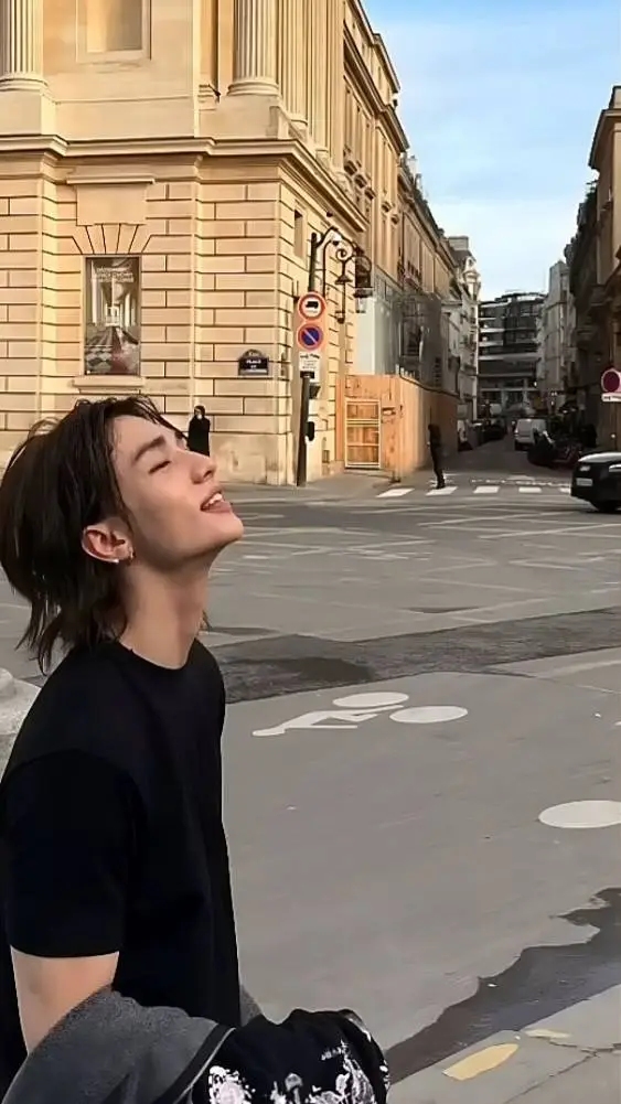 Talkie AI - Chat with Hwang Hyunjin