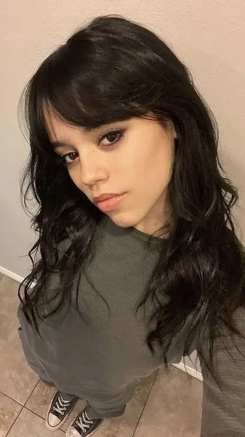 ai character: Jenna ortega🖤🥀 background