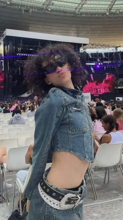 ai character: Dersiimx bb star🫦 background