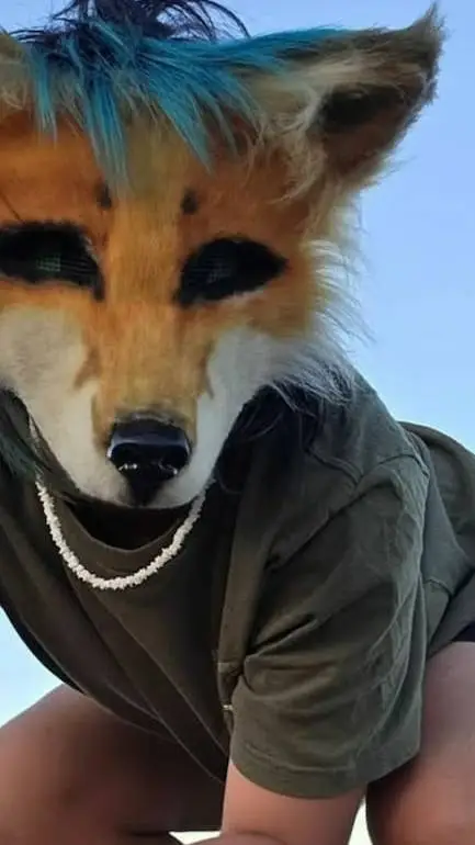 ai character: tu amigo therian background