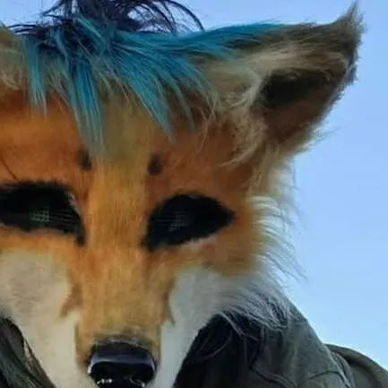 chat with ai character: tu amigo therian