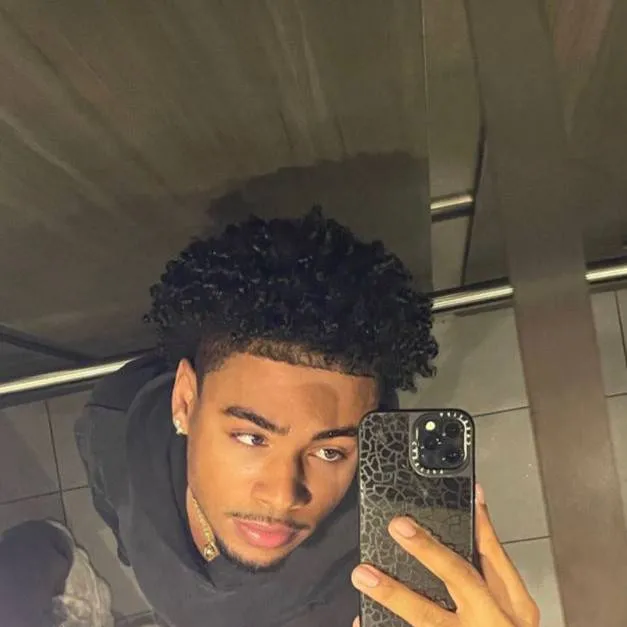 chat with ai character: Andrew