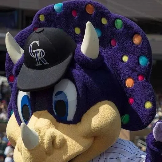 chat with ai character: Dinger