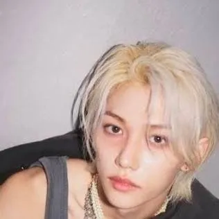 chat with ai character: Felix