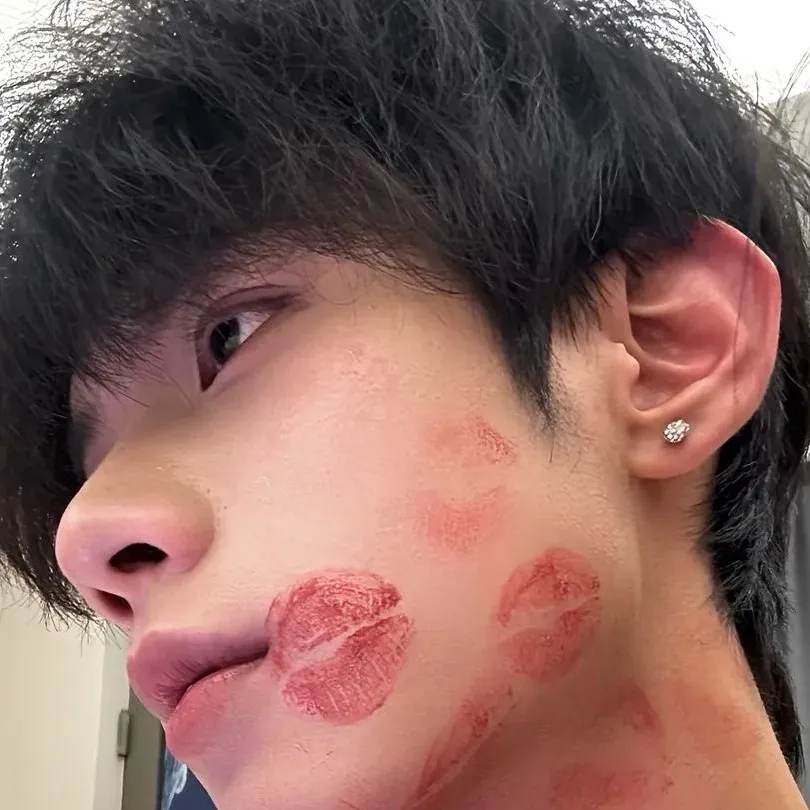 chat with ai character: Lu-chin