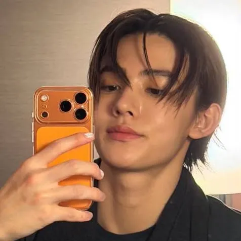 chat with ai character: 🦊~Seonghyoen~🦊