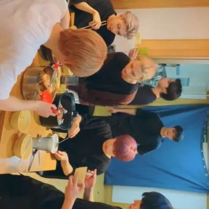 chat with ai character: ✰STRAY KIDS✰