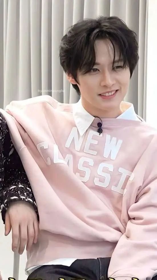 ai character: LEE MINHO background