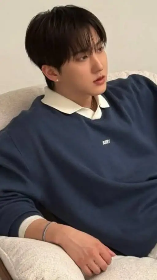 ai character: 🐷🐰~SEO CHANGBIN~🐰🐷 background
