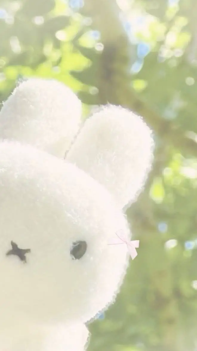 ai character: Cutie background