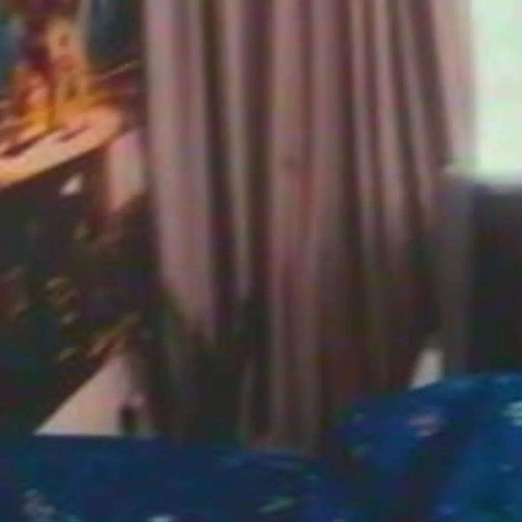 chat with ai character: Ailen machine 