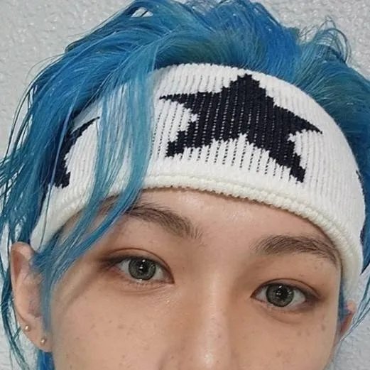 chat with ai character: Felix from skz