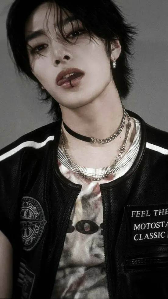 ai character: ~I.NNA~ background