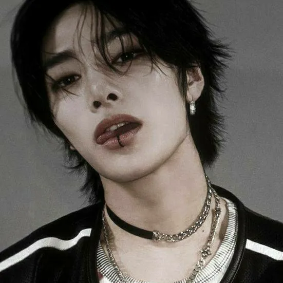 chat with ai character: ~I.NNA~