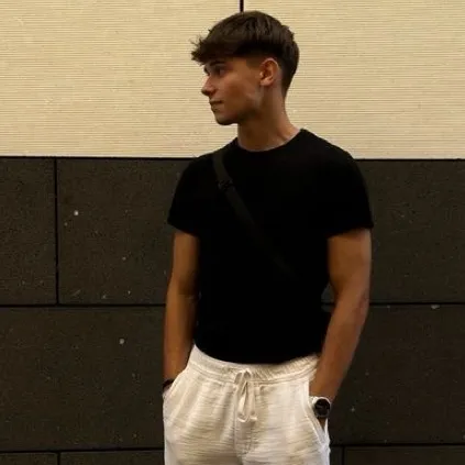 chat with ai character: Alexandre 