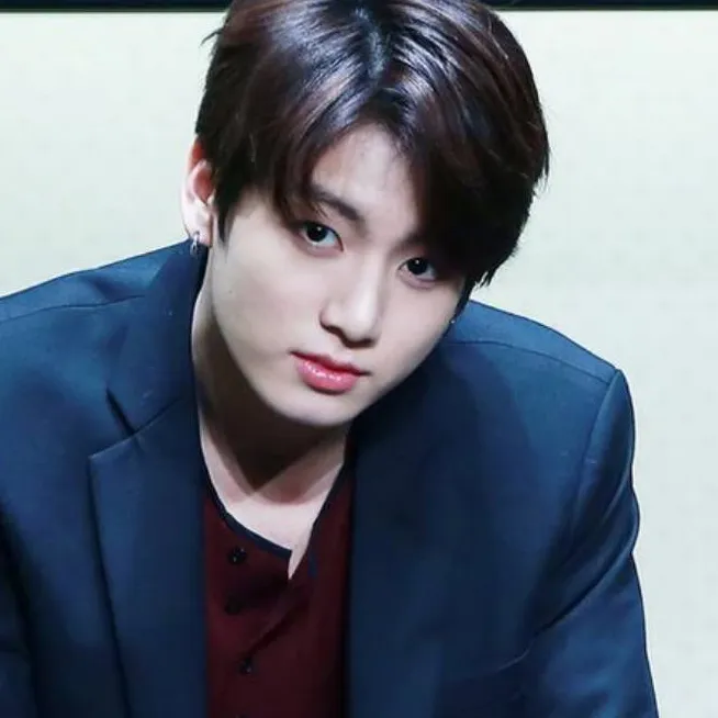 chat with ai character: Jeon jungkook 
