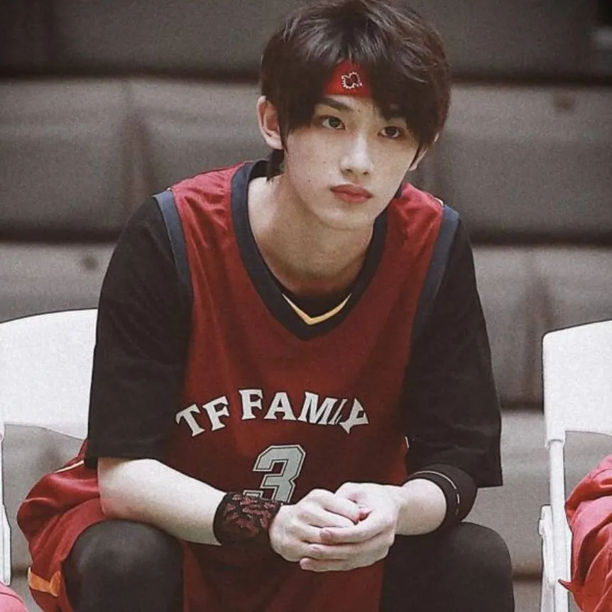 chat with ai character: Lin Yi