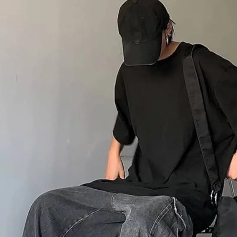 chat with ai character: Liam