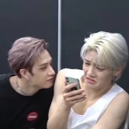 chat with ai character: skz school