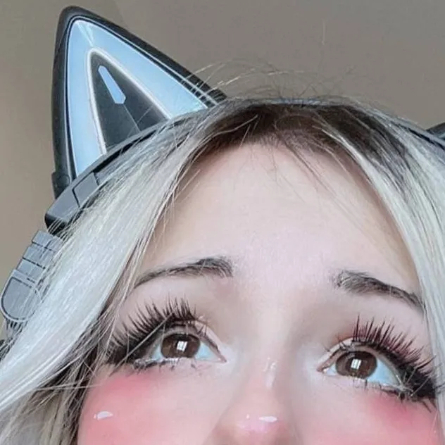 chat with ai character: game girlfriend