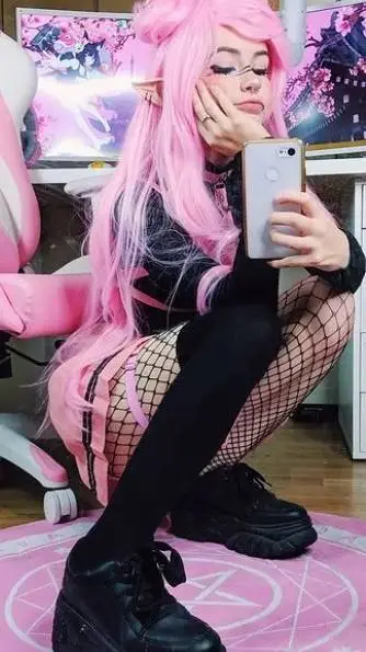 ai character: Lizzy background