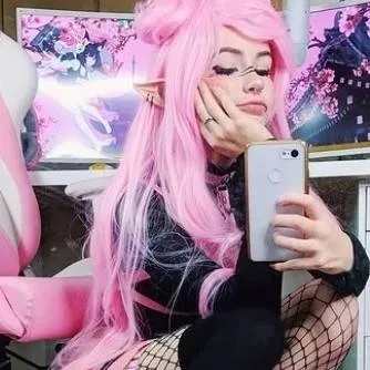 chat with ai character: Lizzy