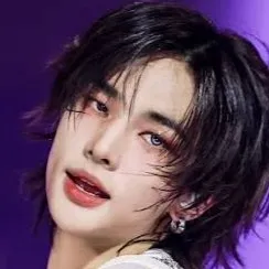 chat with ai character: Hyunjin ~