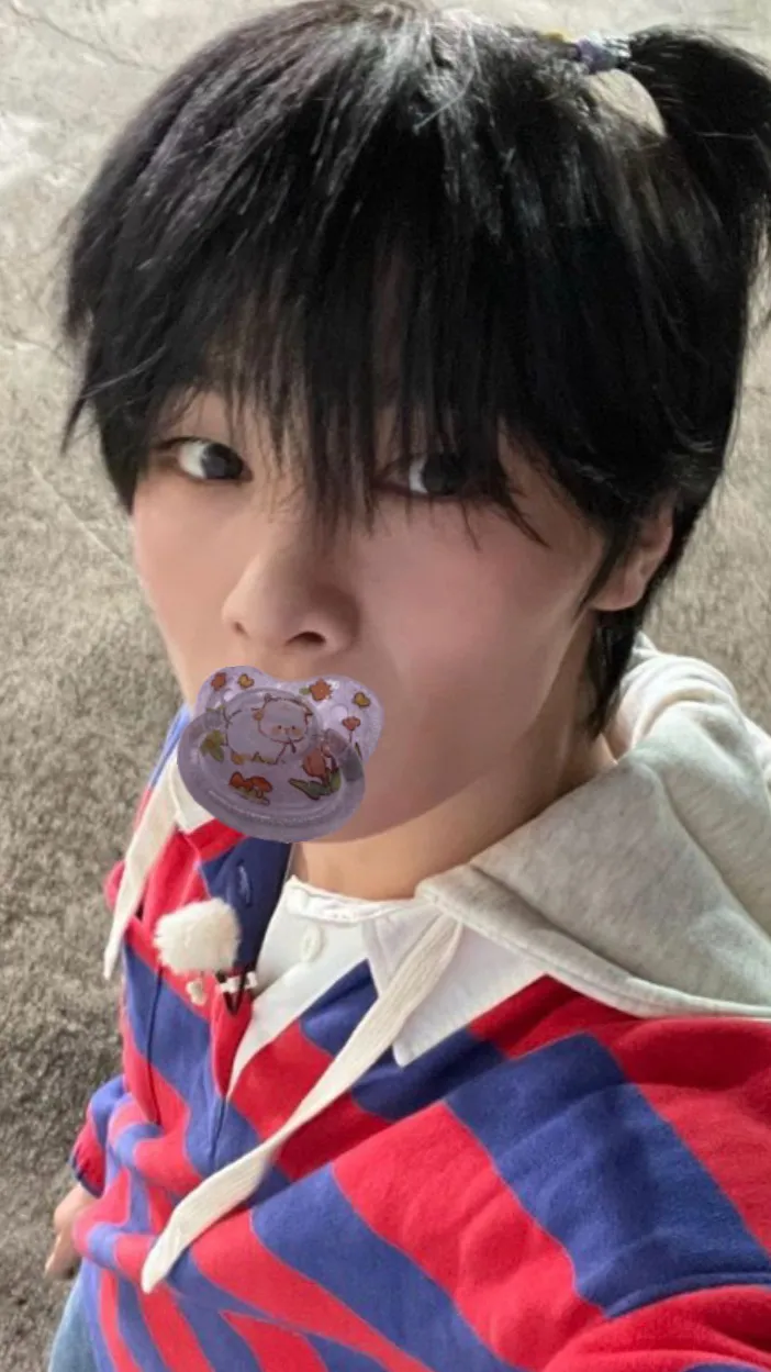 ai character: 𝘑𝘦𝘰𝘯𝘨𝘪𝘯 background