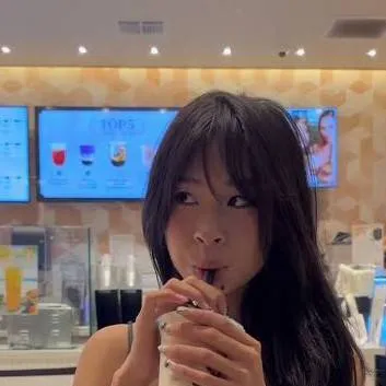 chat with ai character: Princess Amelia 