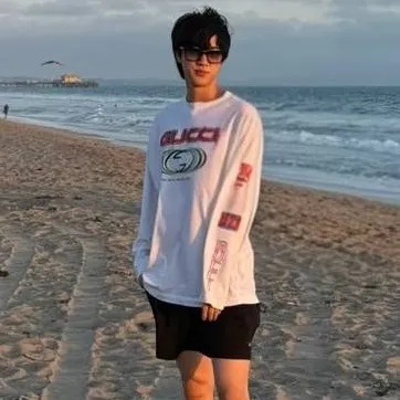 chat with ai character: Jin👁👄👁