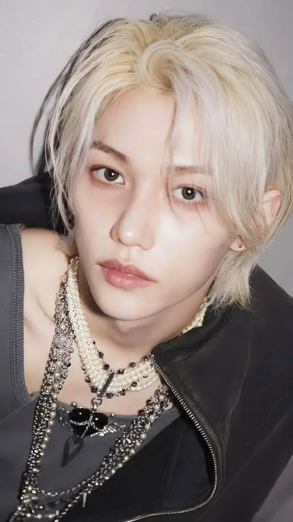 ai character: Felix🤤 background