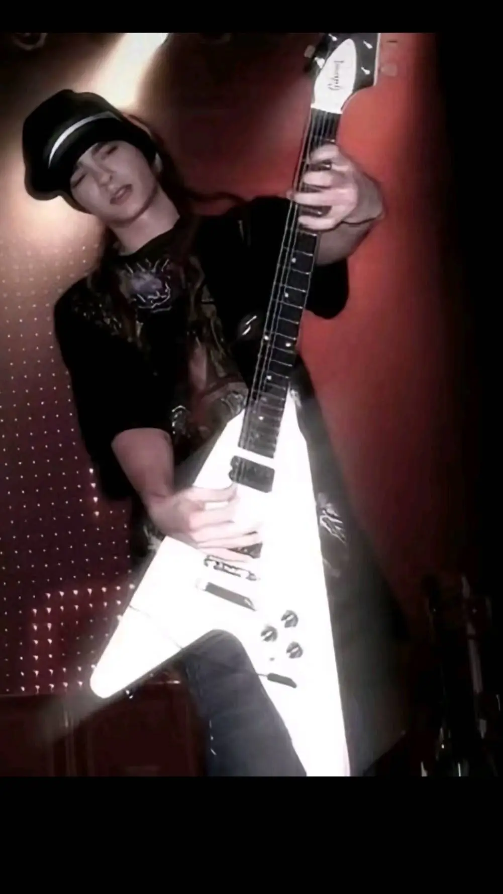 ai character: Tom kaulitz!?  background