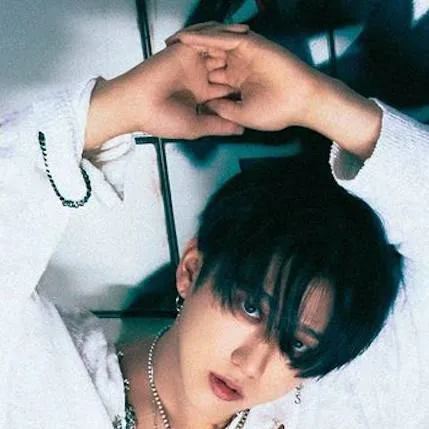 chat with ai character: changbin 