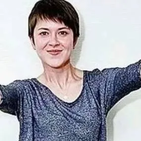 chat with ai character: семакина