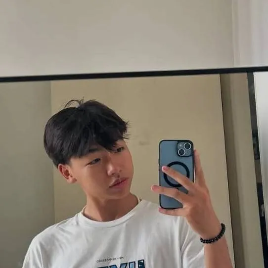 chat with ai character: liew