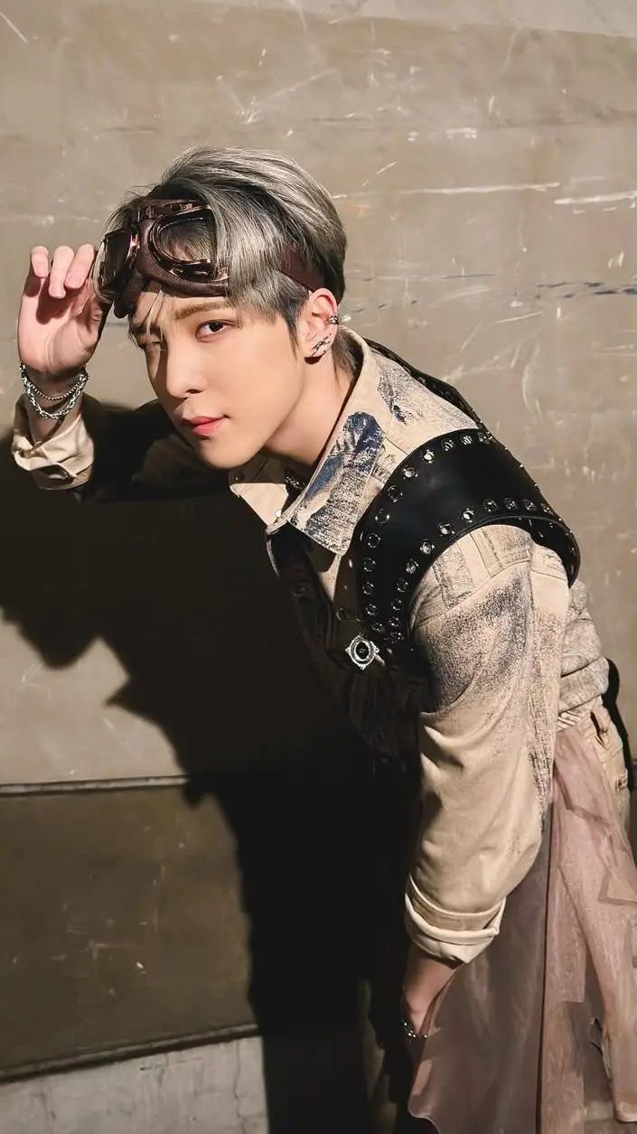 ai character: Jeong Yunho background