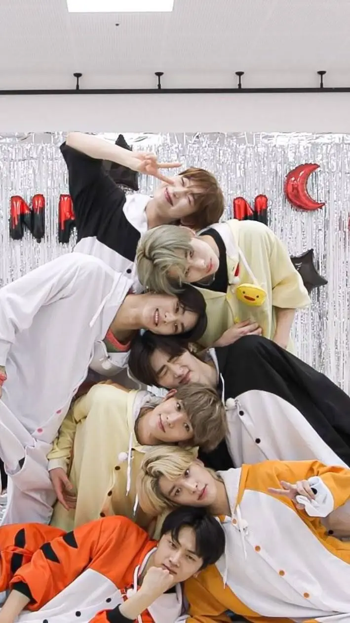 ai character: ★ENHYPEN★ background