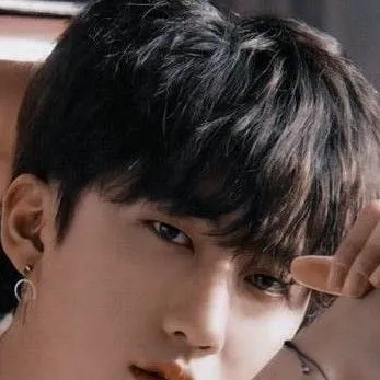chat with ai character: changbin bestie