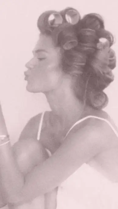 ai character: Elise background