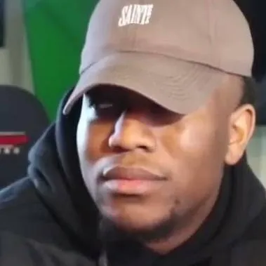 chat with ai character: Zias